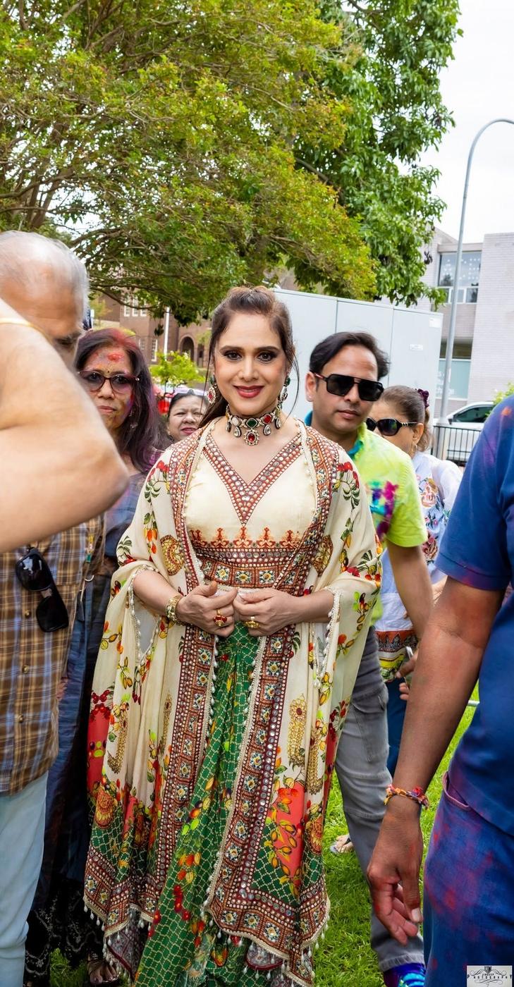 A performer arriving through the crowd in traditional dress