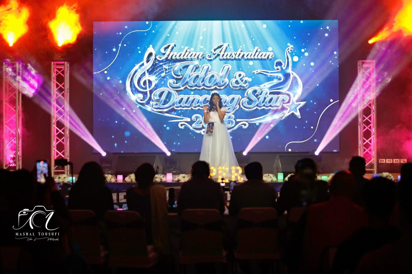 A singer performing to the room at the grand finale